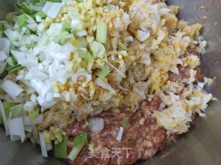 酸菜肉馅水饺的做法步骤:4