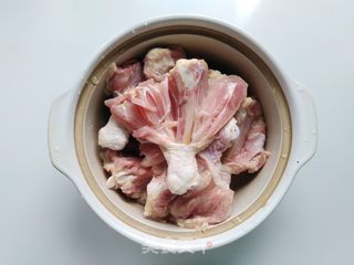 土豆洋葱烤鸡腿的做法步骤:2