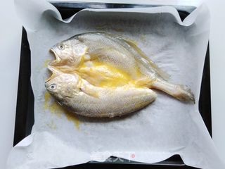 香酥烤黄鱼的做法步骤:6