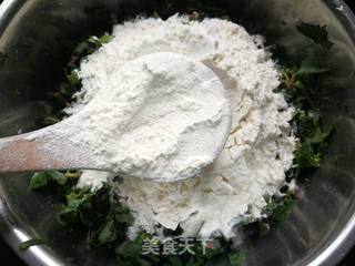 蒸马蜂菜馍的做法步骤:5