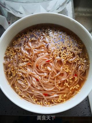 换着花样吃面条——简易版冷面的做法步骤:3