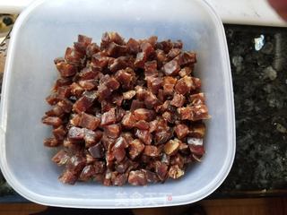 XO酱腊肠炒饭的做法步骤:2