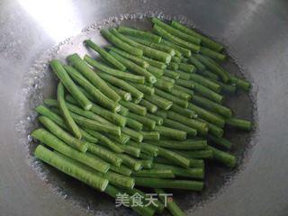 麻酱豆角的做法步骤:2