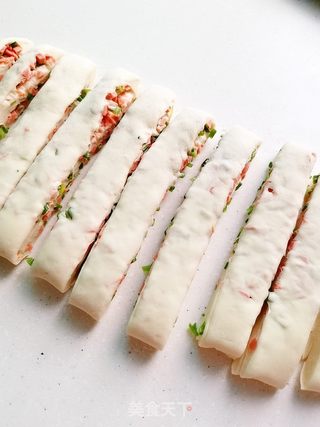 葱香火腿扭扭小花卷的做法步骤:15