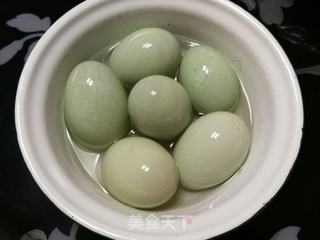 会出油的腌鸭蛋的做法步骤:2