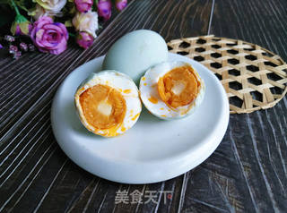 会出油的腌鸭蛋的做法步骤:6
