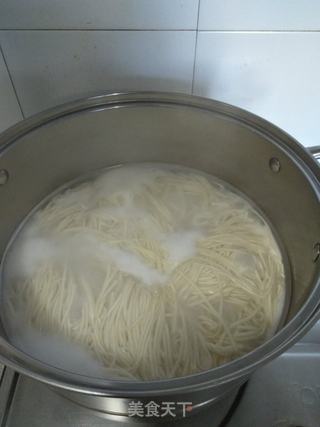 芝麻酱拌面的做法步骤:7