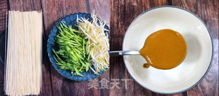 芝麻酱拌面的做法步骤：1
