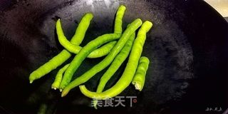 剁椒皮蛋的做法步骤：1