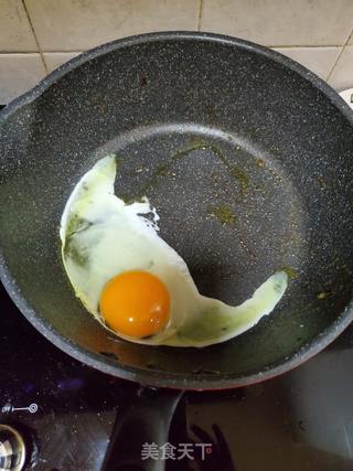 鸡蛋炒宽面的做法步骤:5