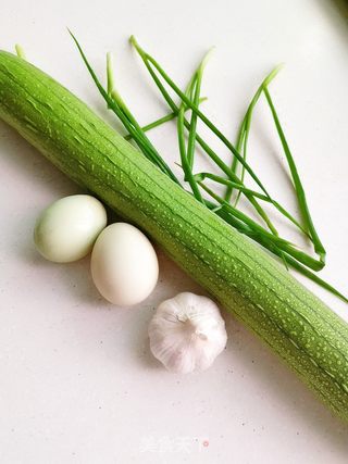 鸡蛋丝瓜汤的做法步骤：1