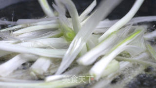 大暑节气，用名厨秘制拌面汁拌面，绝了！的做法步骤：2