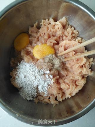 鸡肉丸子的做法步骤:3