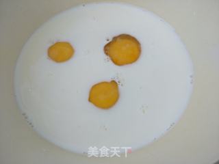 奶酪香蕉鸡蛋饼的做法步骤:2