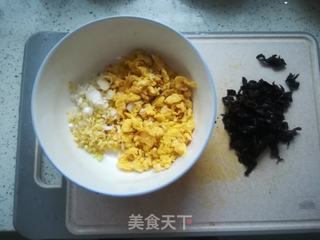 胡萝卜木耳素包的做法步骤:2