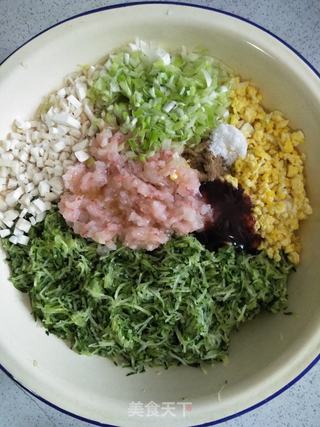 黄瓜虾仁鸡蛋煎饺的做法步骤:7