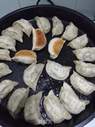 黄瓜虾仁鸡蛋煎饺的做法步骤:13