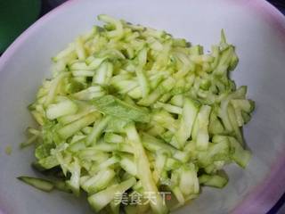 西葫芦香菇豆皮素包的做法步骤:2