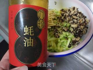 西葫芦香菇豆皮素包的做法步骤：5