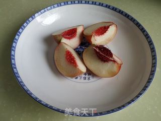 冰糖煮桃的做法步骤:2