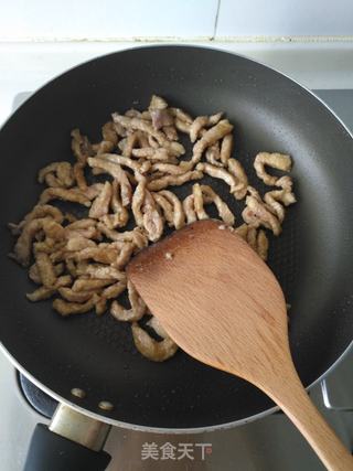 青椒肉丝盖浇面的做法步骤:3