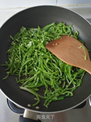 青椒肉丝盖浇面的做法步骤:4