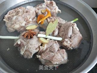 酸菜大骨汤的做法步骤:4