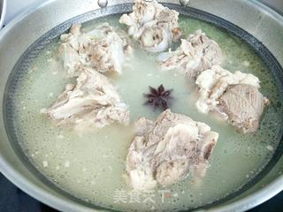 酸菜大骨汤的做法步骤:6