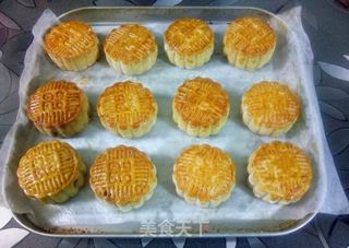 豆沙蛋黄月饼的做法步骤:9