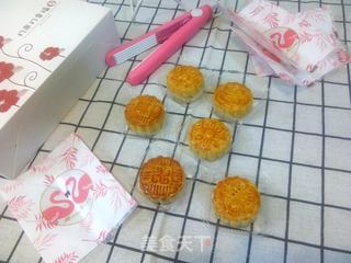 豆沙蛋黄月饼的做法步骤:11