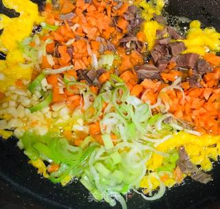 牛肉彩蔬浇面的做法步骤：5