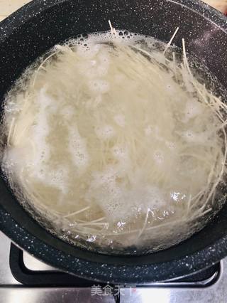 牛肉彩蔬浇面的做法步骤：8