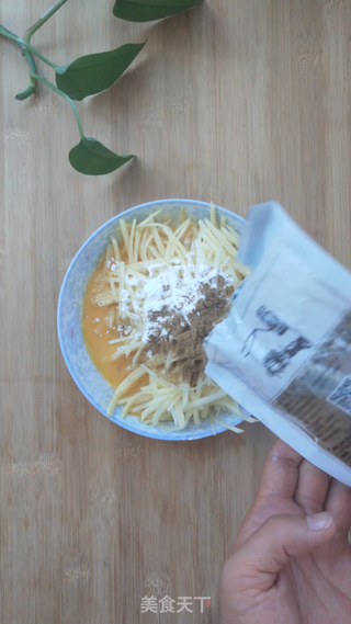 土豆丝鸡蛋饼的做法步骤:2