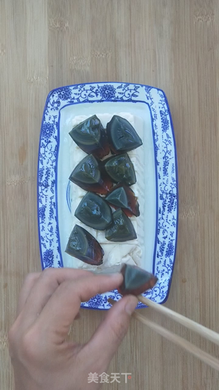 #快手餐#皮蛋豆腐的做法步骤:4