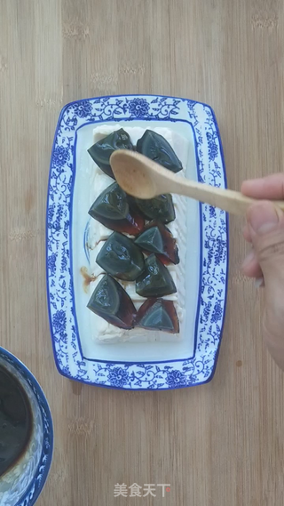 #快手餐#皮蛋豆腐的做法步骤:6