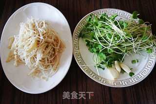 凉拌金针菇萝卜苗的做法步骤:5