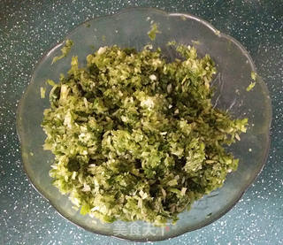 芹菜猪肉水饺的做法步骤:4