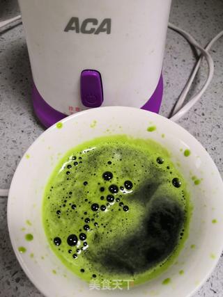 菠菜汁蒸蛋糕的做法步骤:2