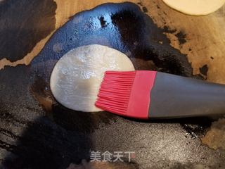 饺子皮葱油饼的做法步骤:2