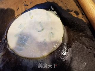 饺子皮葱油饼的做法步骤:6