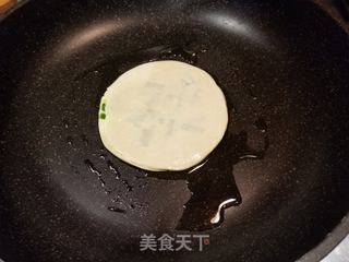 饺子皮葱油饼的做法步骤：7