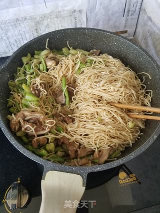 “面条”脆骨四季豆焖面的做法步骤：5