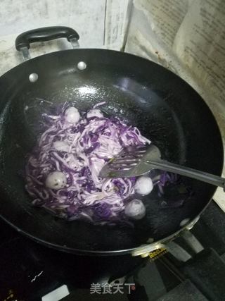 “面条”鱼丸甘蓝面的做法步骤：5