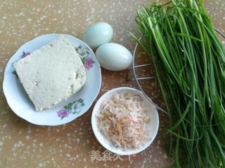 韭菜鸭蛋豆腐饼的做法步骤:2
