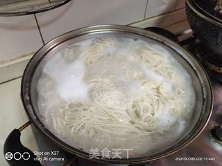 排骨青菜鸡蛋面的做法步骤:3