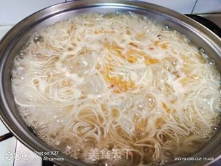 排骨青菜鸡蛋面的做法步骤:4