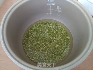 百合绿豆粥的做法步骤:2