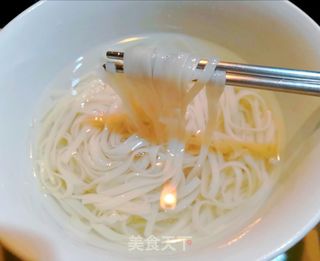 #夏日快手菜#番茄火腿凉面的做法步骤:3