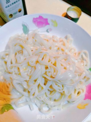 #夏日快手菜#番茄火腿凉面的做法步骤:4