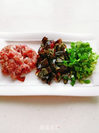 皮蛋瘦肉粥的做法步骤:2